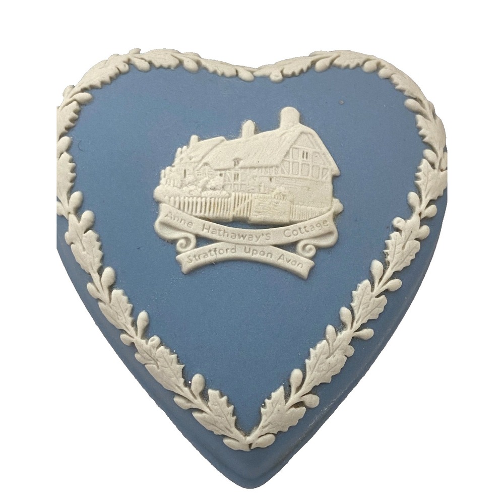 Vintage WEDGWOOD Heart Trinket Box ANNE HATHAWAY'S COTTAGE Stratford upon Avon